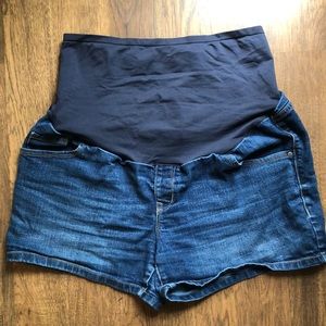 Old Navy maternity shorts